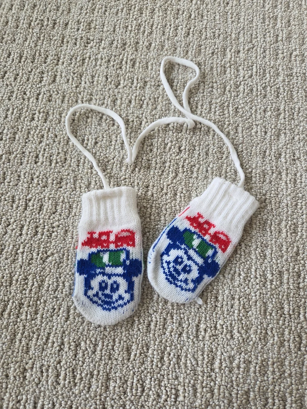 Vintage Disney Aquila Mickey Mouse Baby Mittens